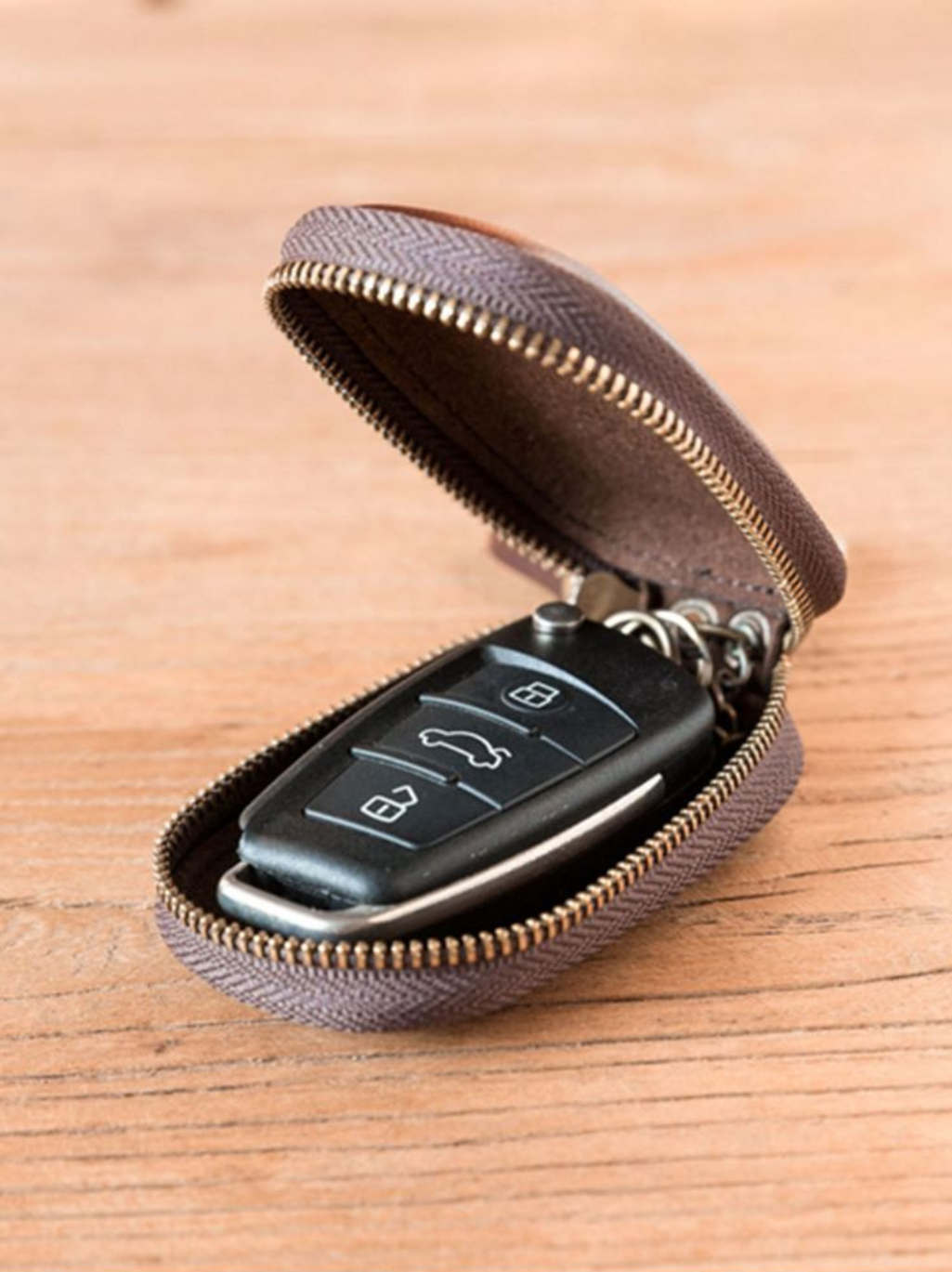Leather Key Holder Pouch – Sleek, Secure & Stylish